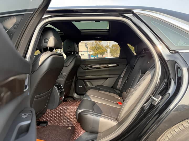 Фото 8 - Cadillac CT6