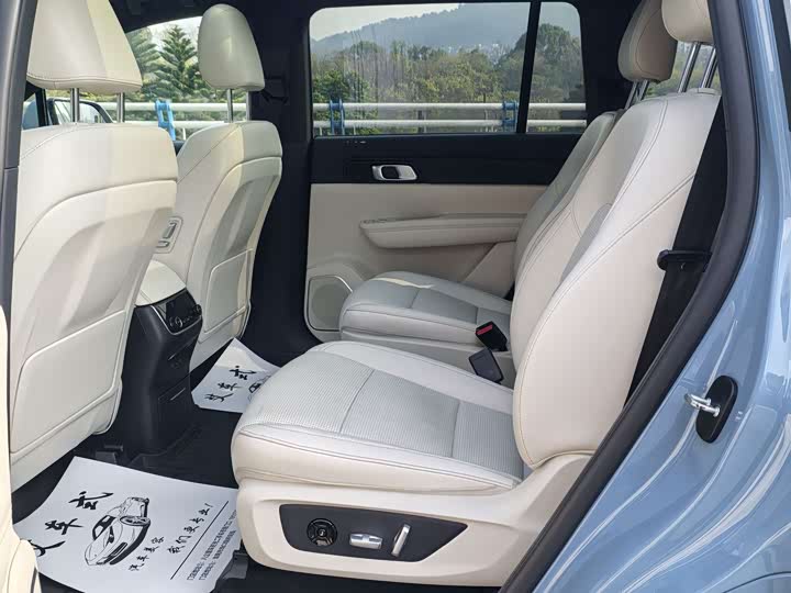 Фото 9 - LiXiang One