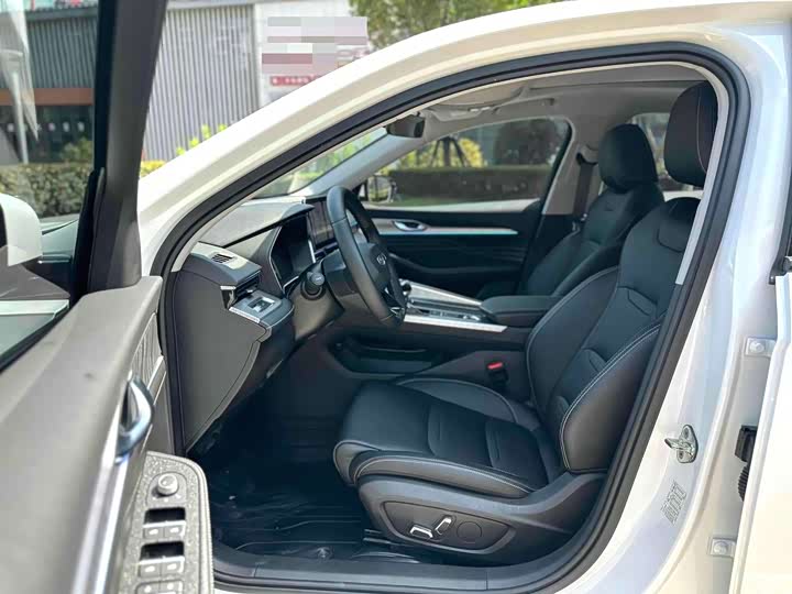 Фото 4 - Geely Preface