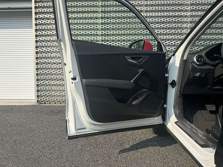 Фото 9 - Audi Q2L e-tron