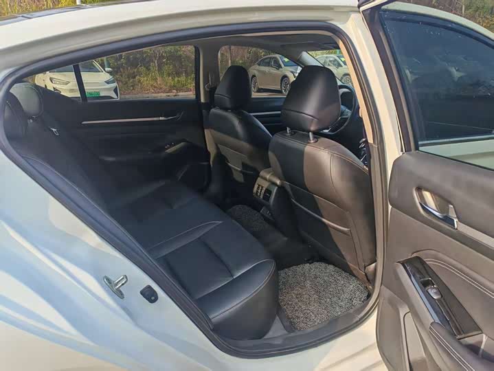 Фото 7 - Nissan Teana