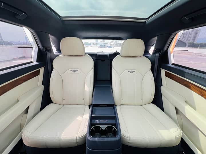 Фото 9 - Bentley Bentayga