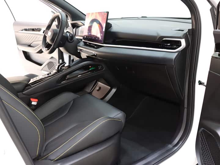 Фото 8 - Geely Coolray