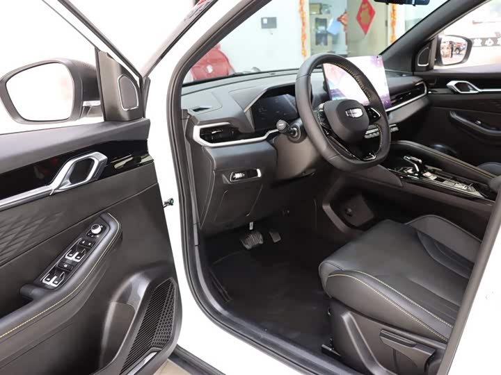 Фото 9 - Geely Coolray