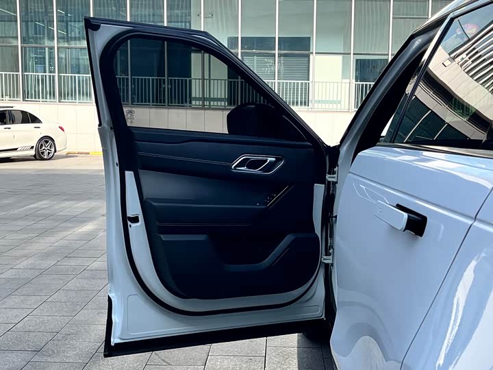 Фото 6 - Land Rover Range Rover Velar