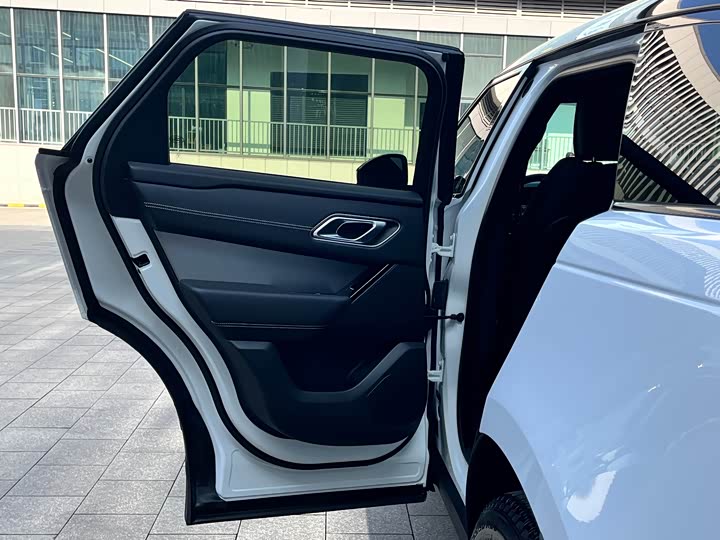 Фото 8 - Land Rover Range Rover Velar