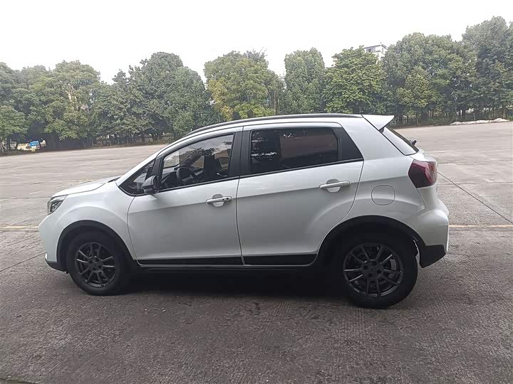 Фото 5 - Geely Vision X3