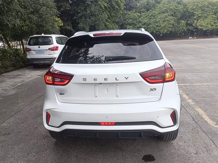 Фото 6 - Geely Vision X3