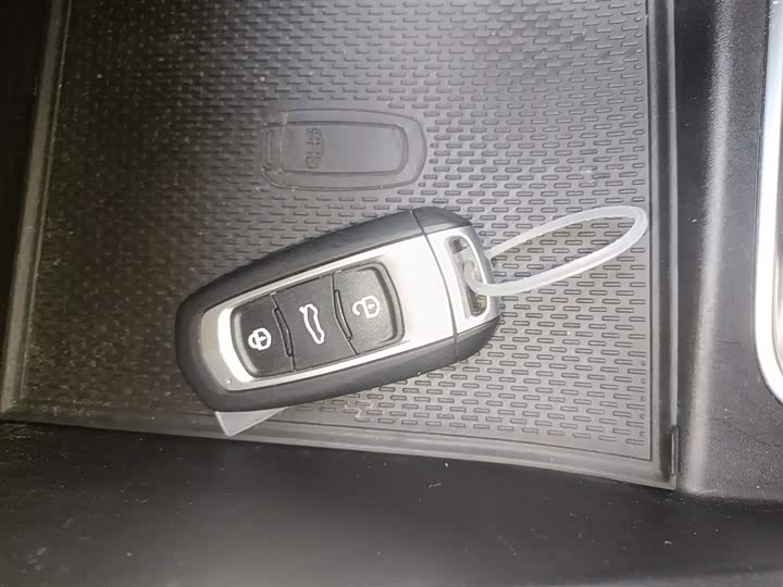 Фото 9 - Geely Vision X3