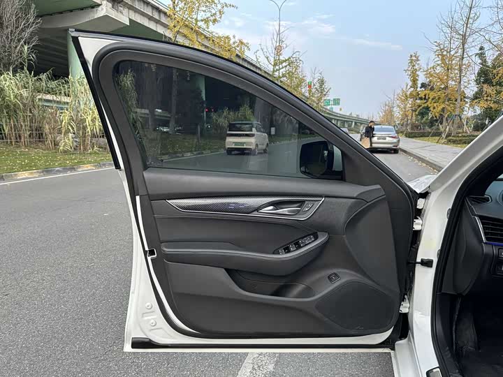 Фото 8 - Cadillac CT5