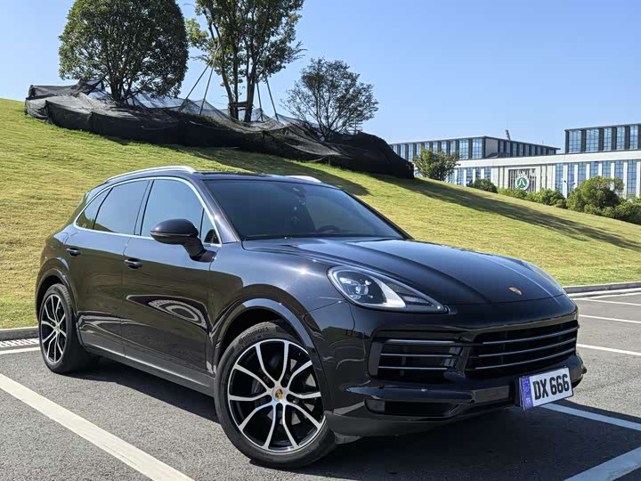 Фото 1 - Porsche Cayenne