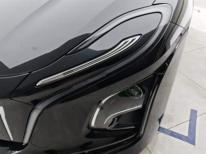 Фото 5 - Hongqi E-QM5