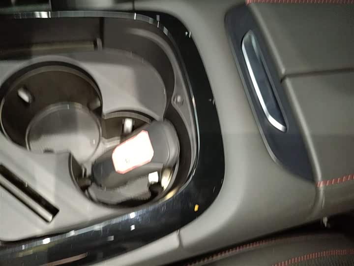 Фото 9 - XPeng P7