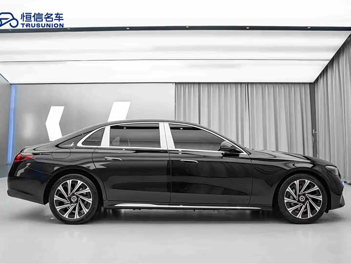 Фото 4 - Mercedes-Benz E-Class