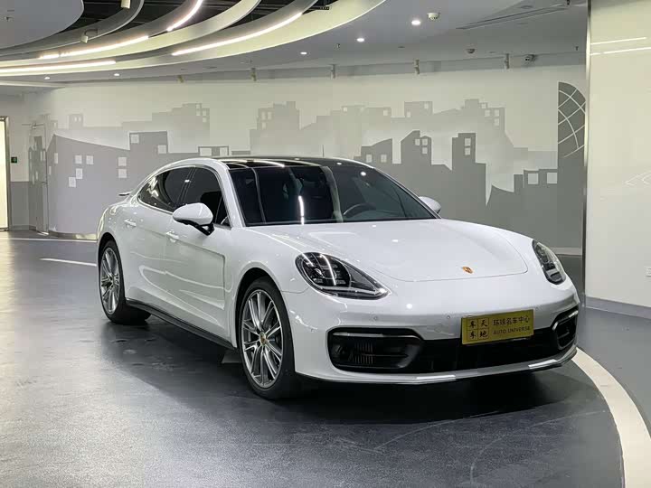 Фото 3 - Porsche Panamera