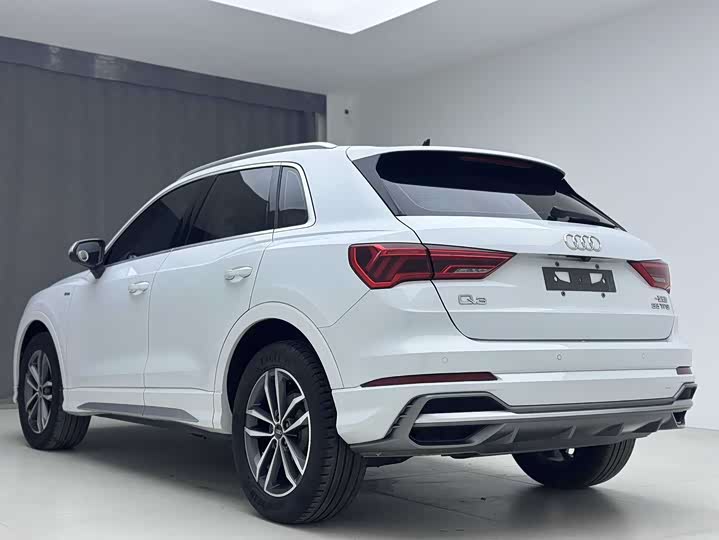 Фото 6 - Audi Q3