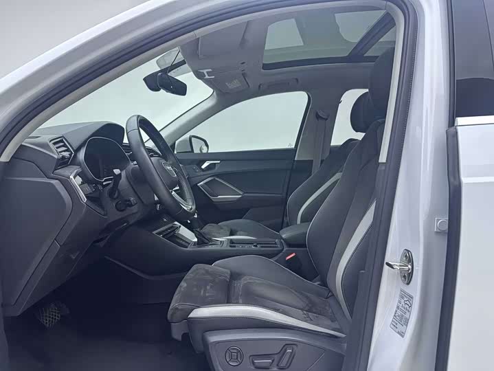 Фото 8 - Audi Q3