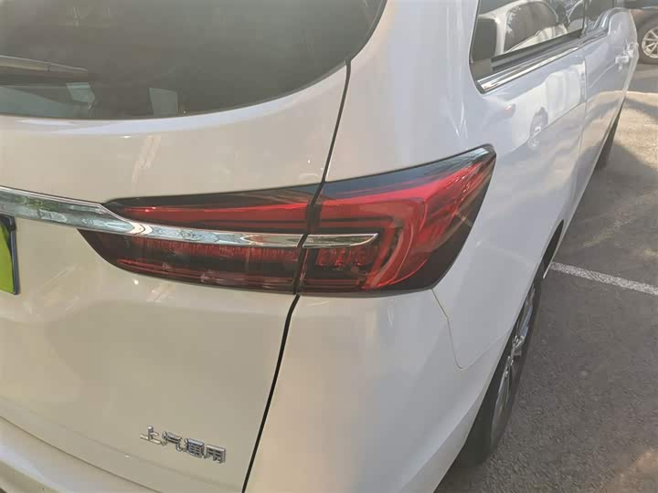 Фото 8 - Buick GL8 ES