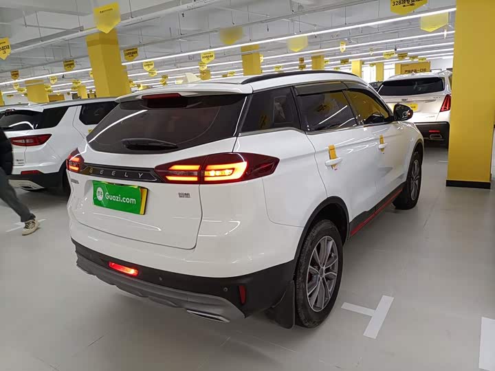 Фото 7 - Geely Atlas