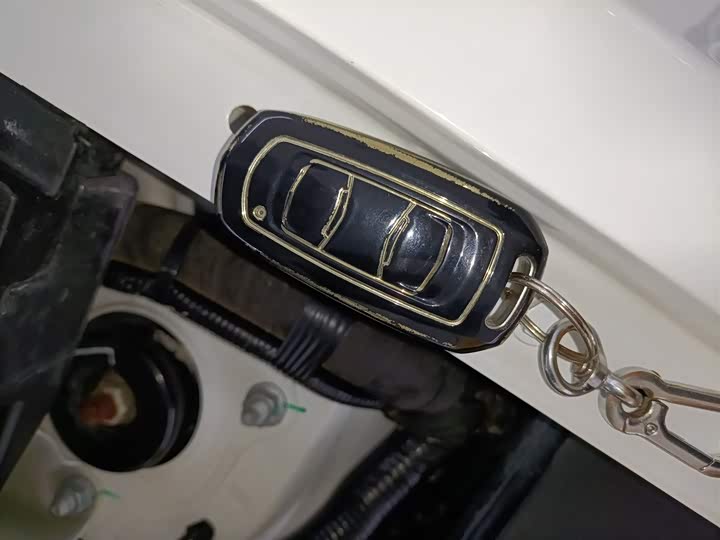 Фото 9 - Geely Atlas