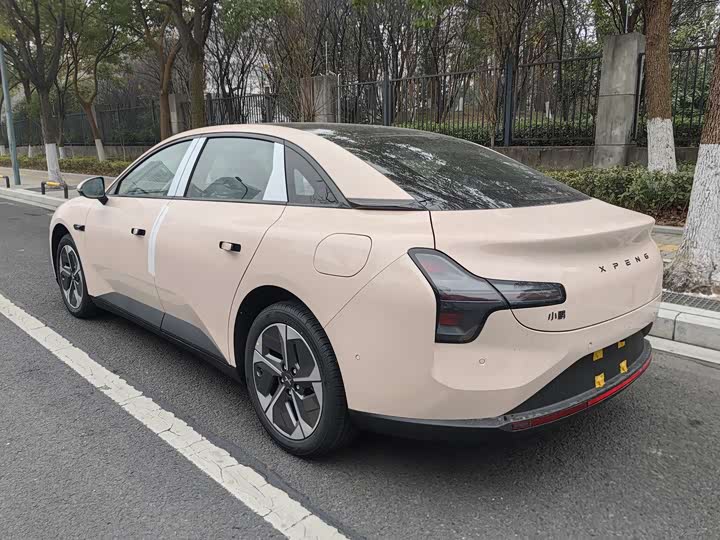 Фото 9 - XPeng Mona M03