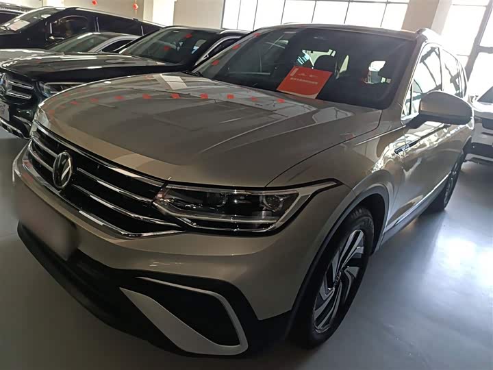 Фото 2 - Volkswagen Tiguan L Pro