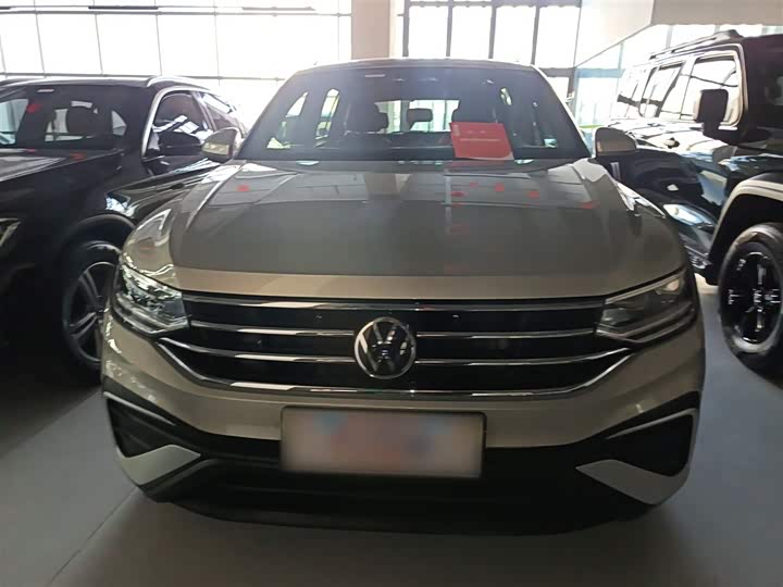 Фото 3 - Volkswagen Tiguan L Pro