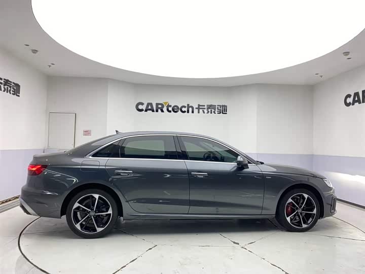 Фото 4 - Audi A4L