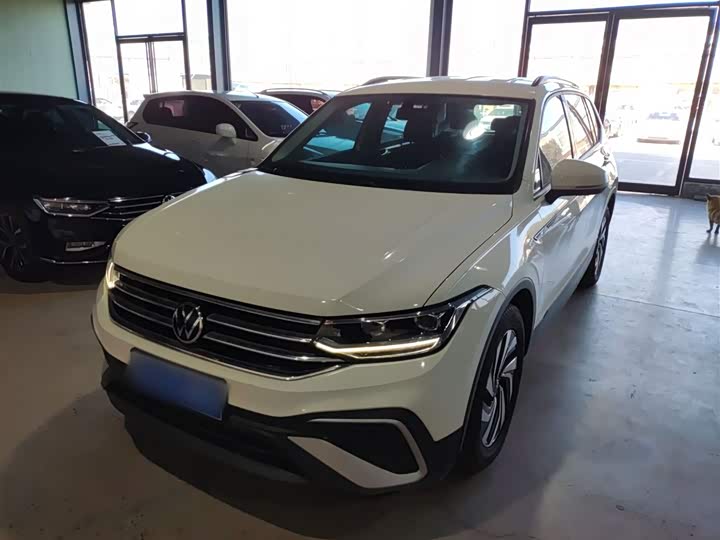 Фото 2 - Volkswagen Tiguan L Pro