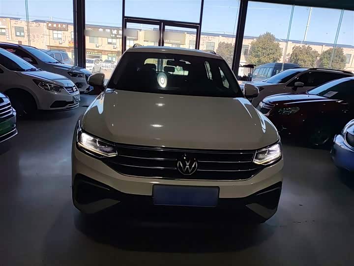 Фото 3 - Volkswagen Tiguan L Pro