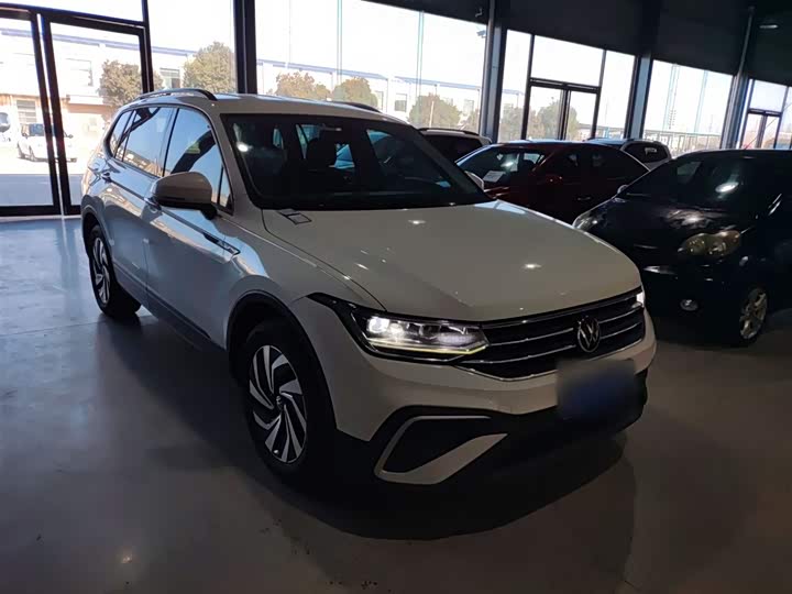 Фото 4 - Volkswagen Tiguan L Pro