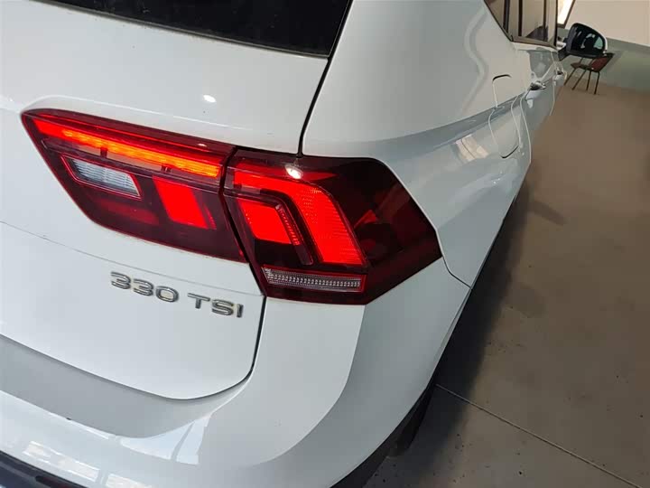 Фото 8 - Volkswagen Tiguan L Pro