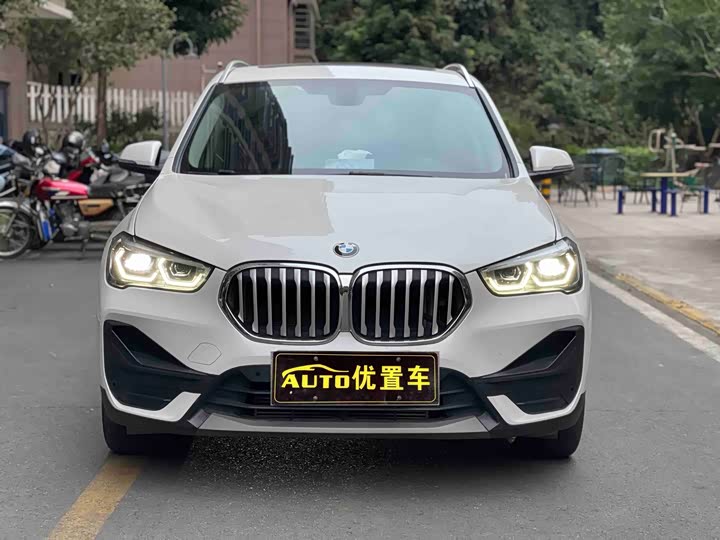 Фото 2 - BMW X1