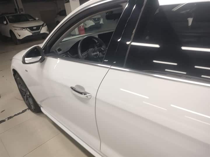 Фото 5 - Audi A4L