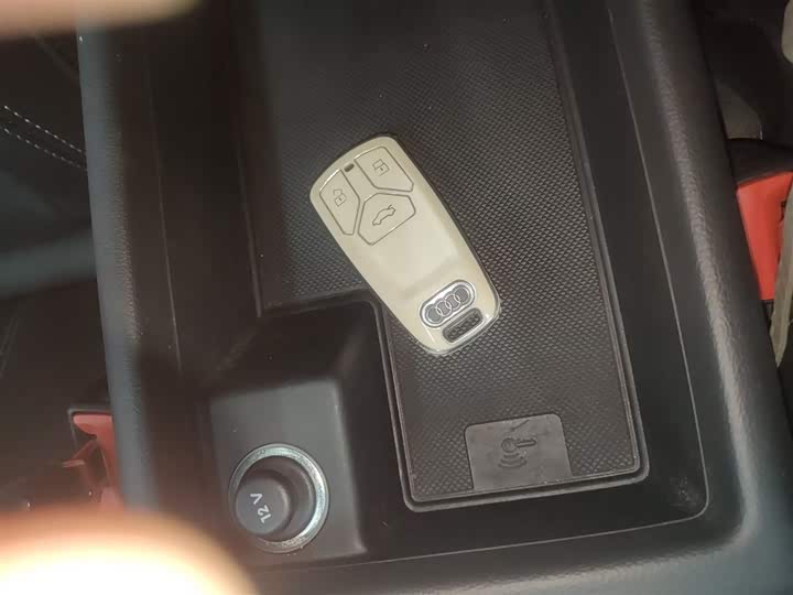 Фото 9 - Audi A4L