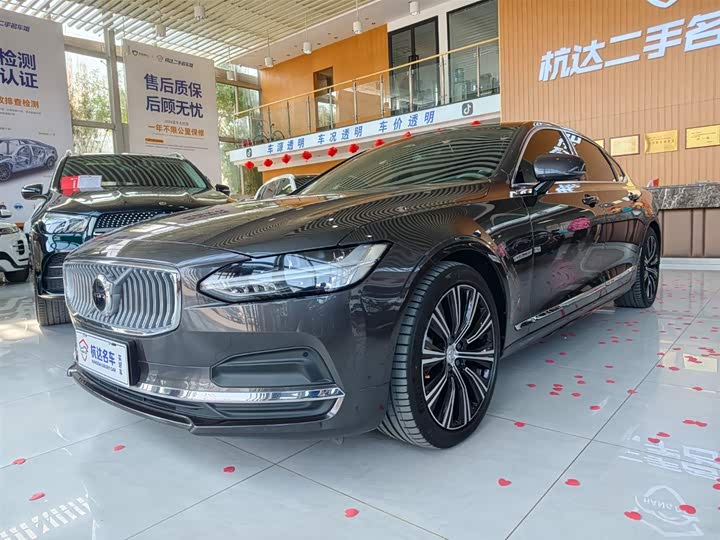 Фото 1 - Volvo S90