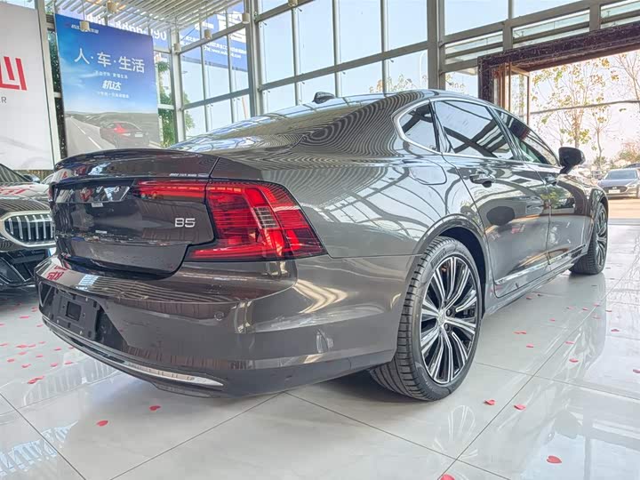 Фото 4 - Volvo S90