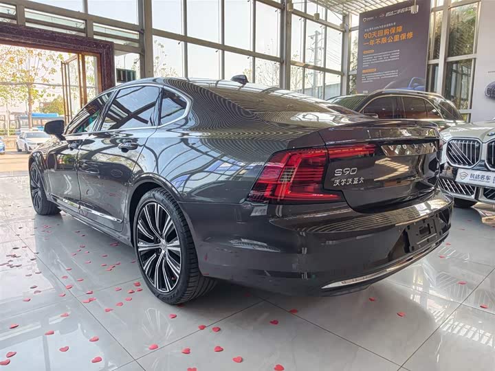 Фото 6 - Volvo S90