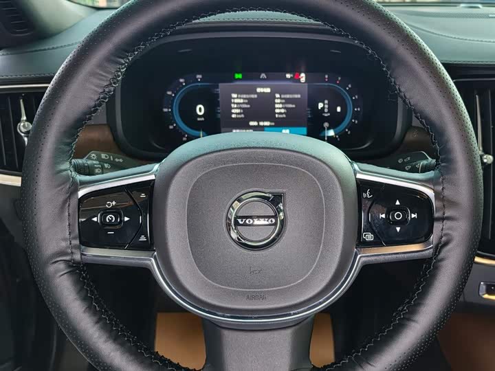 Фото 9 - Volvo S90
