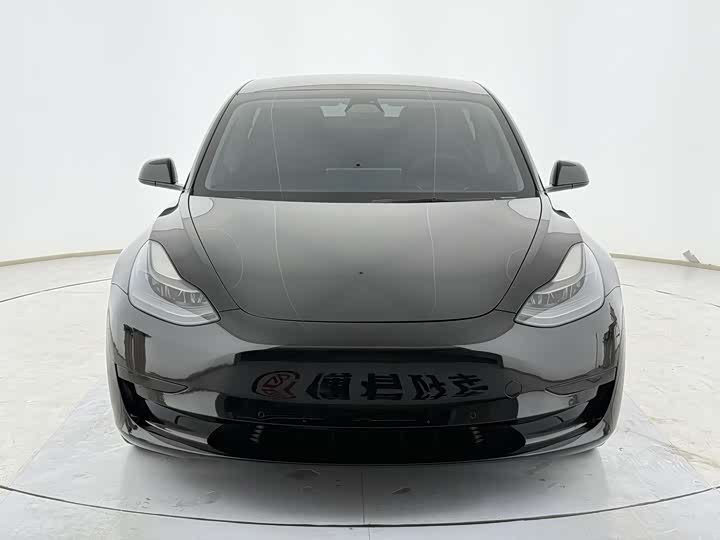 Фото 2 - Tesla Model 3