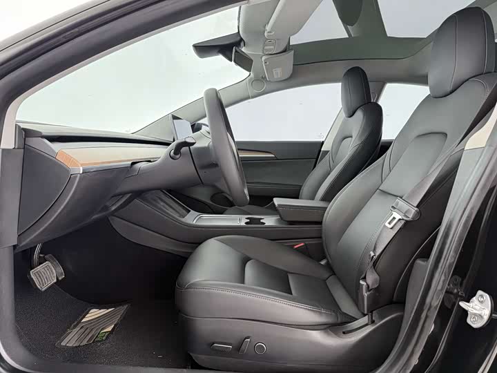 Фото 3 - Tesla Model 3