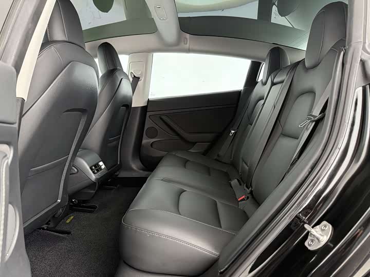 Фото 7 - Tesla Model 3