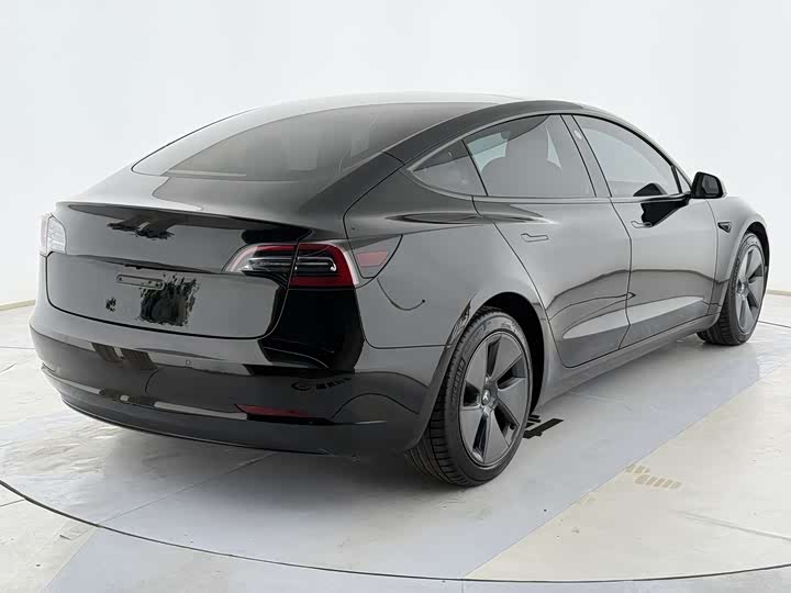 Фото 9 - Tesla Model 3