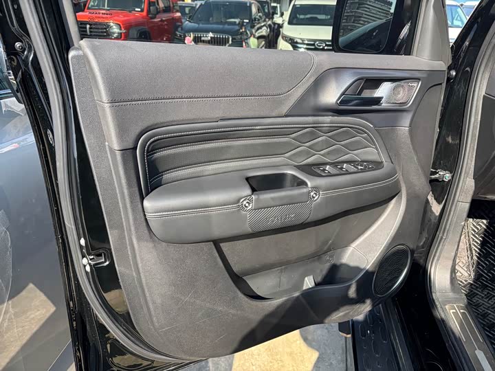 Фото 6 - Tank 300