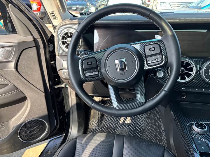 Фото 9 - Tank 300