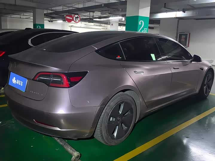 Фото 3 - Tesla Model 3