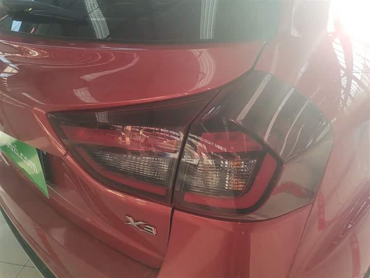 Фото 8 - Geely Vision X3