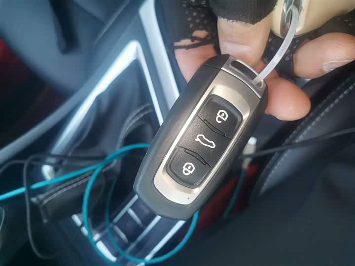 Фото 9 - Geely Vision X3