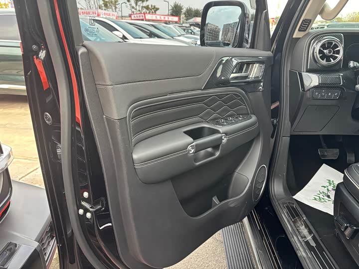 Фото 7 - Tank 300