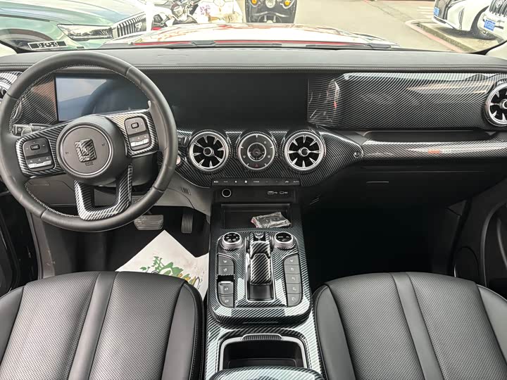 Фото 9 - Tank 300